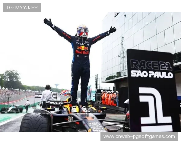 比赛重启后维斯塔潘最快圈速连超数车，展现雨战实力