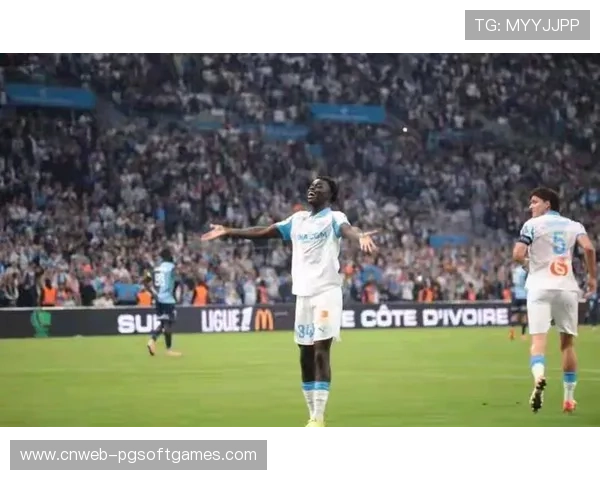 格林伍德禁区外远射破门,马赛客场取得领先 格林伍德禁区外远射破门,马赛客场取得领先